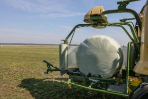sileage-film-tractor-1