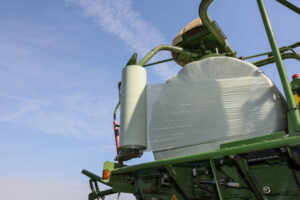 sileage-film-tractor-2